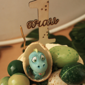topper de tarta madera personalizado con dinosaurio